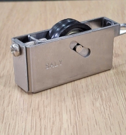 Bánh xe đơn 55 dập đố (có tăng chỉnh, không lông nheo) SALY